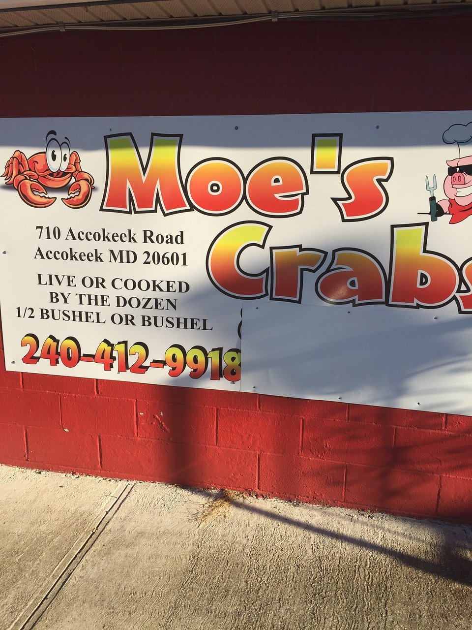 Moes Crabs and Ribs